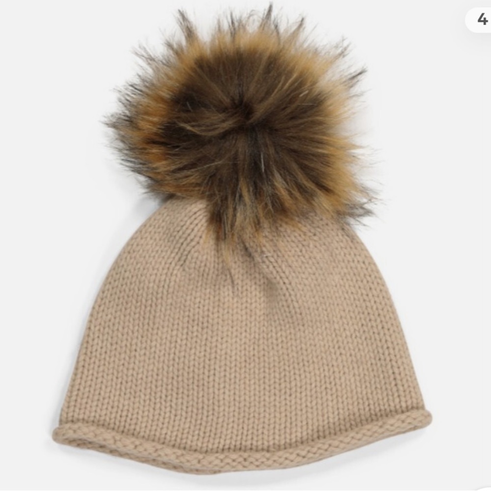 Gelso Bianco cashmere Pom hat beanie made in Italy. NWT